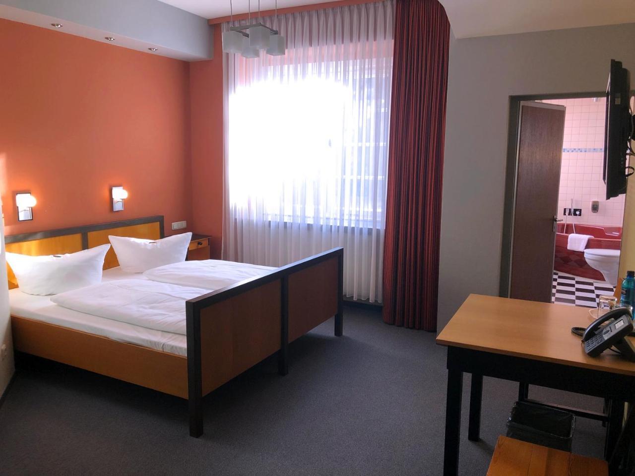 Haus Des Volkes - Das Bauhaushotel Probstzella Экстерьер фото